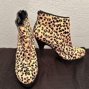 Aldos leopard print calf hair heels size 8
5” heels